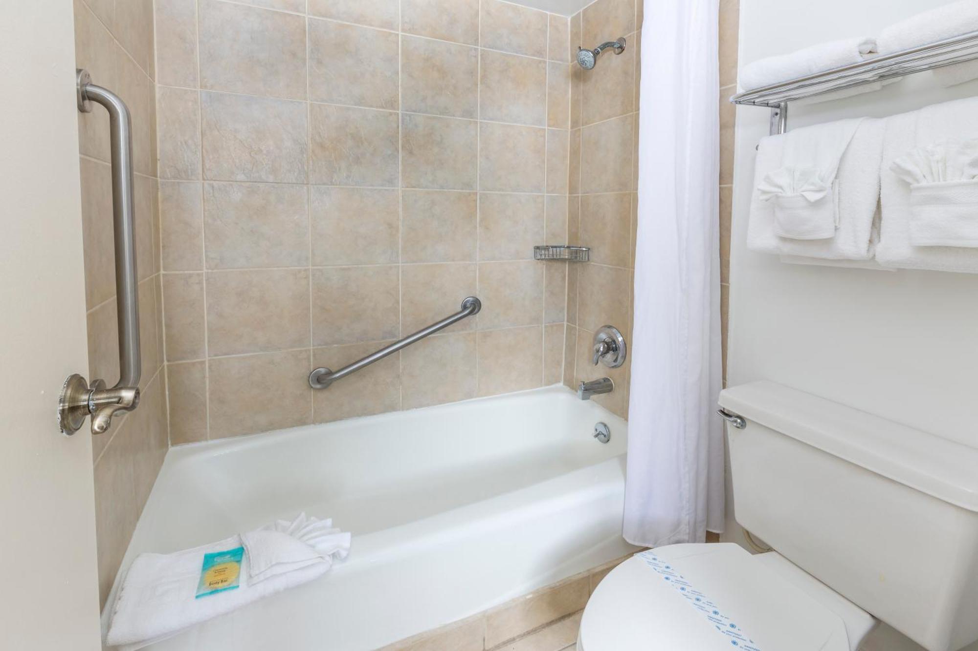 King Room with Mobility/Hearing Access and Roll-In Shower, Non-Smoking